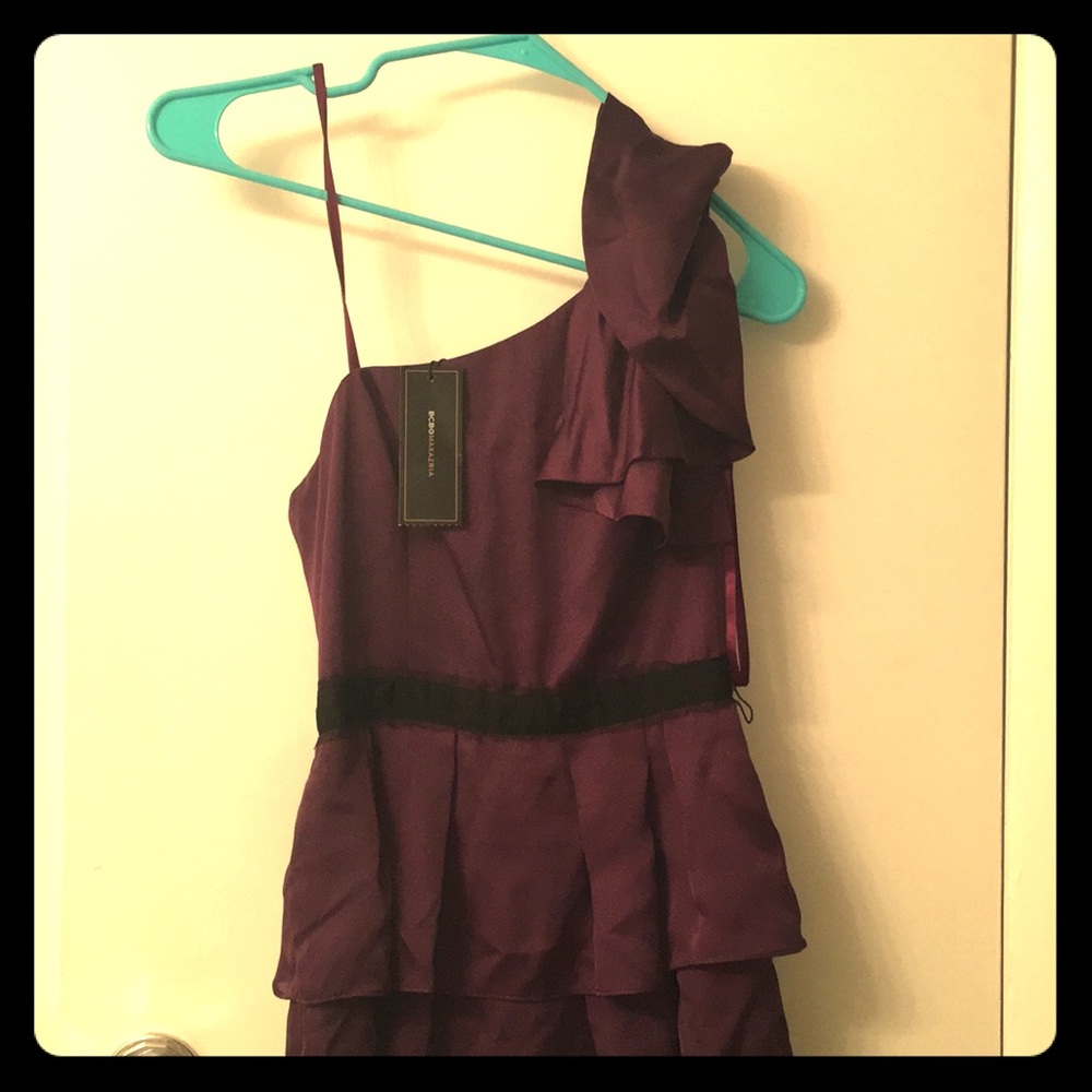 Beautiful gown perfect for weddings/formal event!